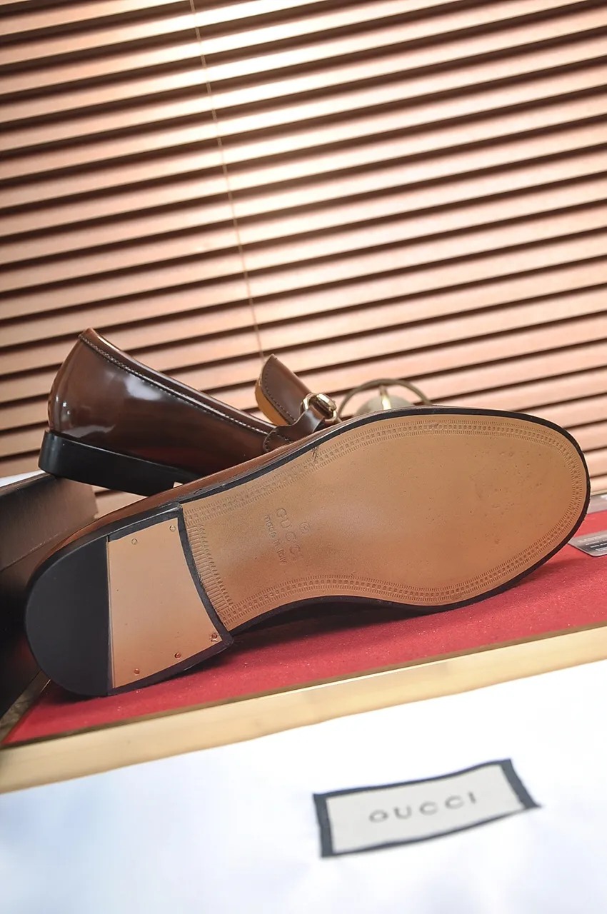 Factory price 540💶Italian top luxury men's shoe giant (GUCCI) (Gucci) (full cowhide lining) new arrival🍃Original European style🔰 Pleasant to the eye😍In order to make the shoes more durable and non-deformable🌀The production continues to follow traditional methods but there is still no lack of innovation💪The original sheepskin is chosen for the leather♻️Smooth, natural and exceptionally bright⭐Made of imported cowhide The rich man’s first choice 38-45 (45 customized)